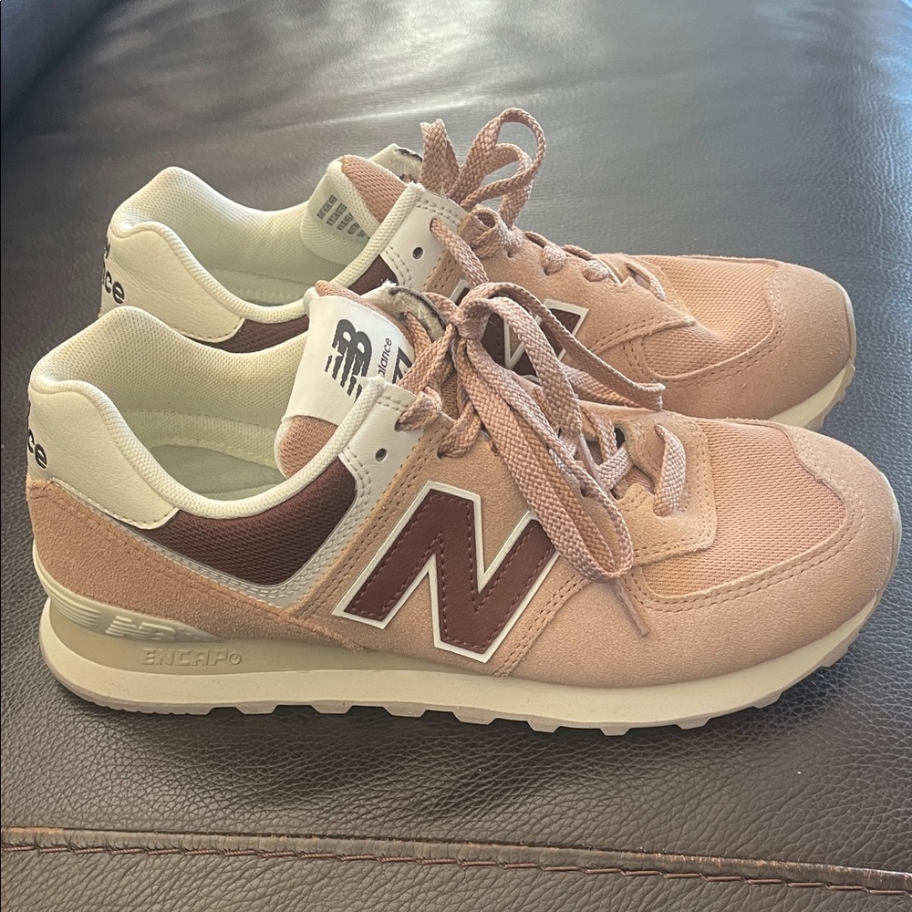 New Balance Peach and Chocolate Sneakers Size 8 Like New